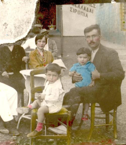 Ο Στέφος κι ο Δαμιανός με τους γονείς τους.